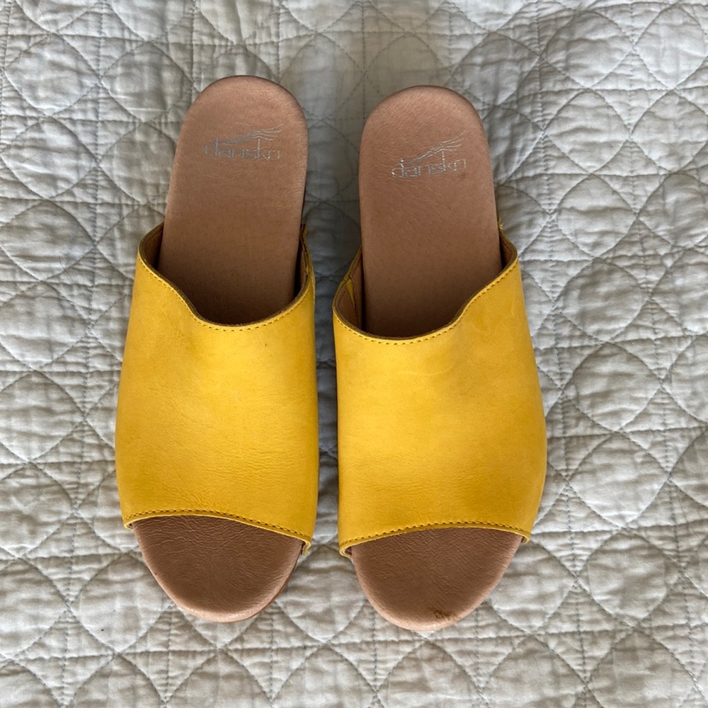 Dansko Maci Yellow Milled Nubuck Mule Sandals size 38